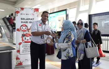 Peringati Hari Ibu 2025, KAI Bagikan 1.000 Tanaman kepada Pengguna LRT Jabodebek Peringati Hari Ibu 2025, KAI Bagikan 1.000 Tanaman kepada Pengguna LRT Jabodebek