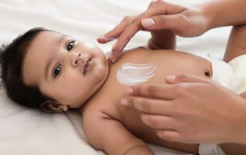 Cara Memilih Lotion Bayi untuk Newborn agar Tidak Iritasi dan Tetap Lembap